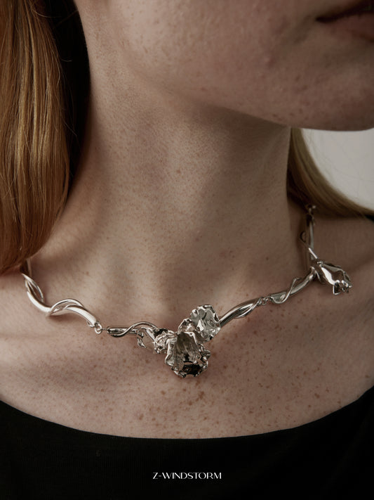 Iris Pendant Chain Necklace